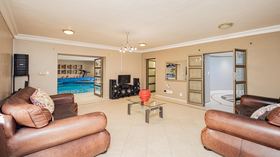 7 Bedroom Property for Sale in Plattekloof Western Cape